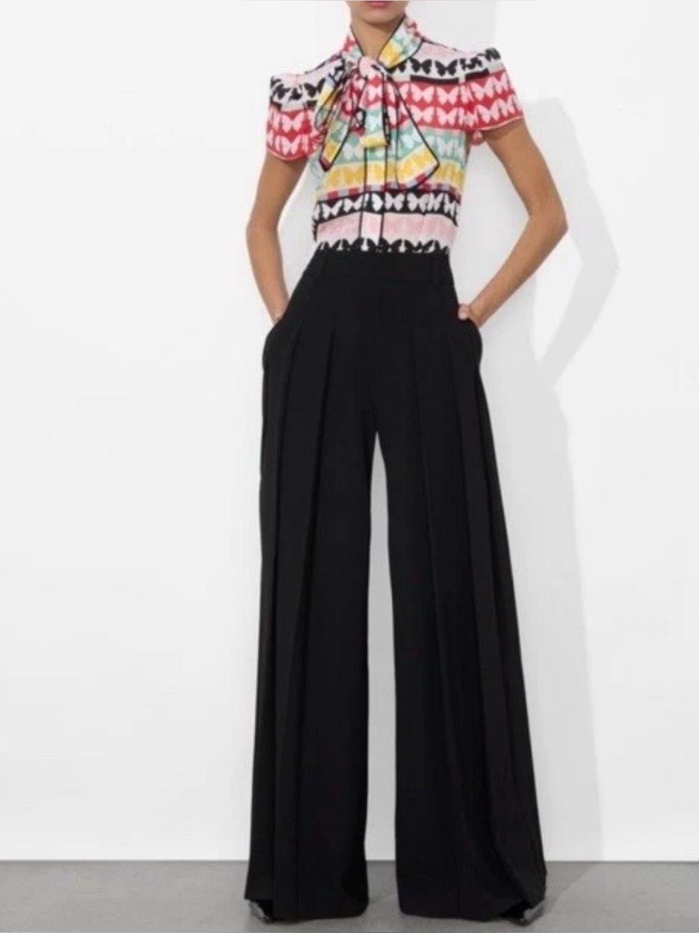 Alice + Olivia Jeannie Butterly Beautiful Bow Blouse In Flutters NWT Sz L